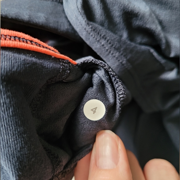 Lululemon tank Sz 4 - Picture 5 of 6